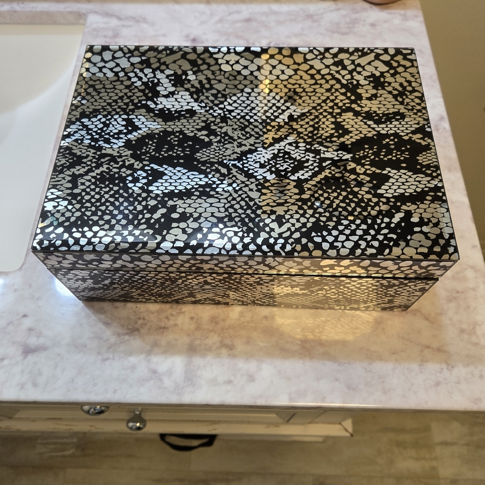 Elegant Black and Silver Mirrored Jewelry Box